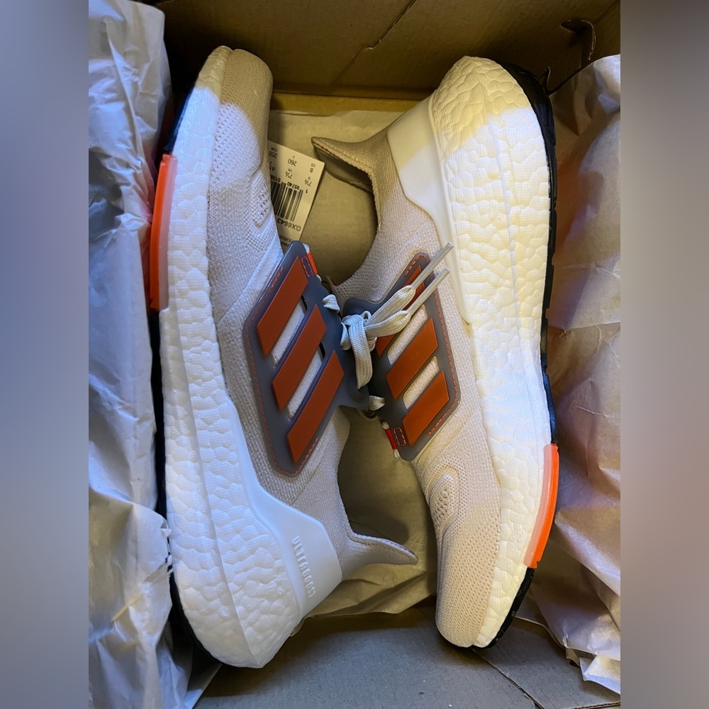 Mens adidas Ultraboost 22: color- Aluminium / Impact Orange / Core Black